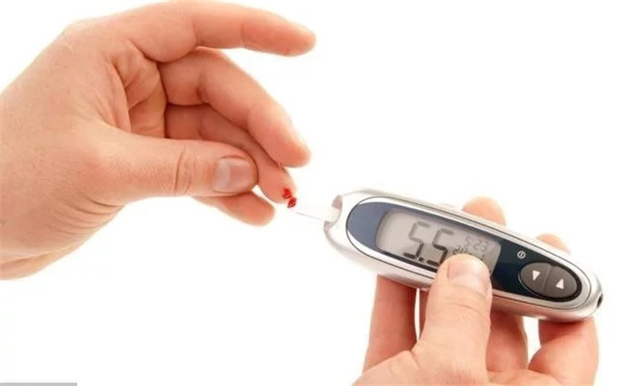 糖尿病人要想控制好血糖，这五个习惯一定要养成